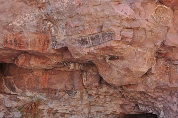 Pinturas rupestres a caminho da missão de San Francisco Xavier, região de Loreto, na Baja California - México